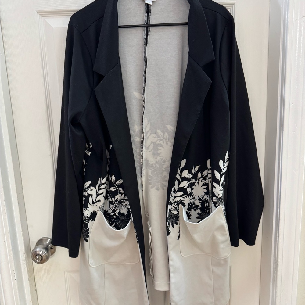 LuLaRoe Black And White Women’s Blazer With Pockets Size XXL Floral Design